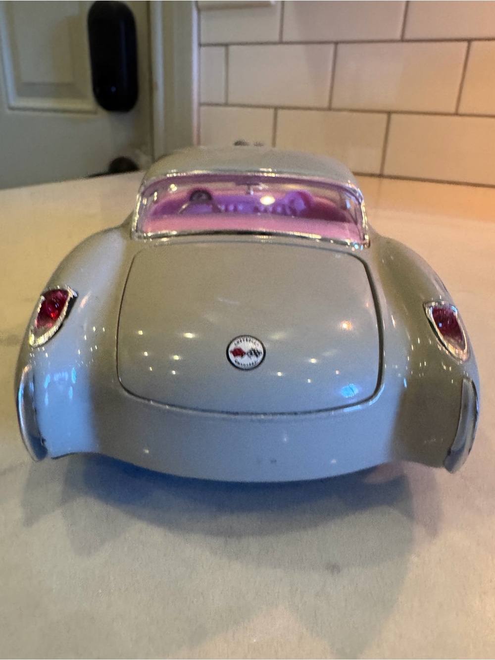 Jada ‘57 corvette ‘That’s all Folks!’ 1:24 scale die cast collector Car & Bunny - Picture 4 of 11